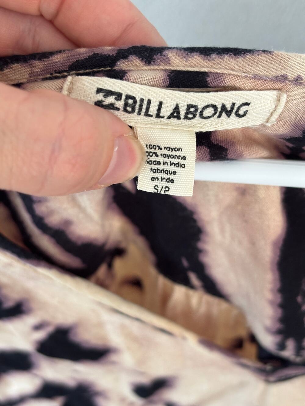 Billabong Y2K V Neck Long Sleeve Tie Dye Blouse Size S